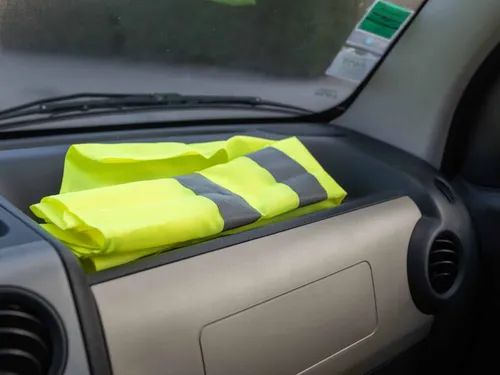 Assurance auto : quels sont les équipements à avoir obligatoirement dans sa voiture ?