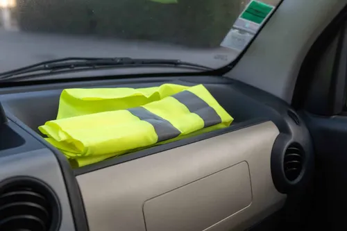 Assurance auto : quels sont les équipements à avoir obligatoirement dans sa voiture ?