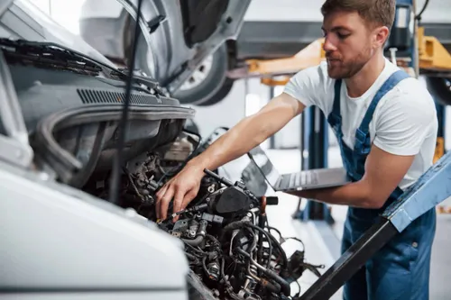 Coût de réparation des voitures électriques et hybrides : une hausse préoccupante pour votre assurance auto