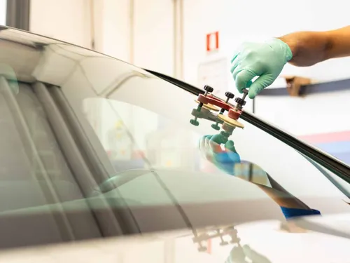 Assurance auto : les arnaques au pare-brise peuvent vous coûter très cher