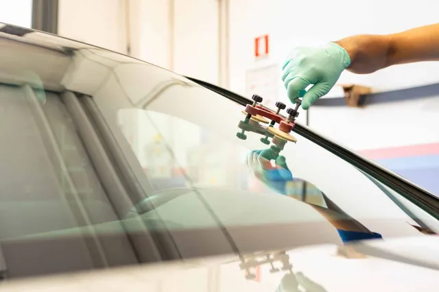 Assurance auto : les arnaques au pare-brise peuvent vous coûter très cher