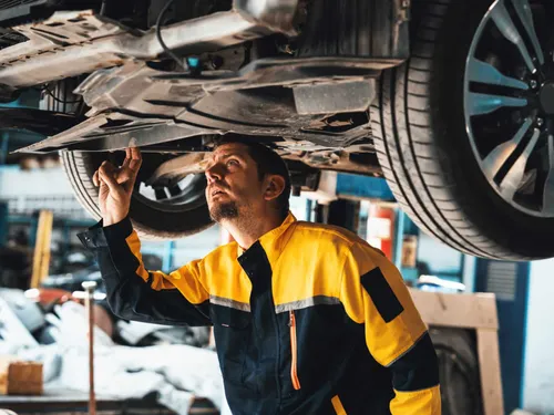 Pourquoi les réparations auto font grimper votre assurance auto ?