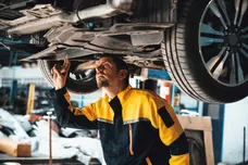 Pourquoi les réparations auto font grimper votre assurance auto ?