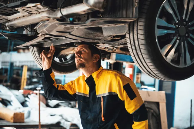 Pourquoi les réparations auto font grimper votre assurance auto ?