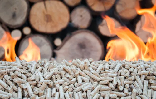 Chauffage au bois : une enquête choc sur des fraudes massives à l’échelle nationale