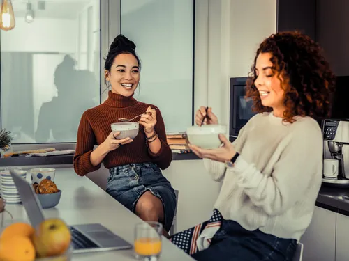 Doit-on déclarer à son assurance habitation, une personne hébergée à titre gratuit ?
