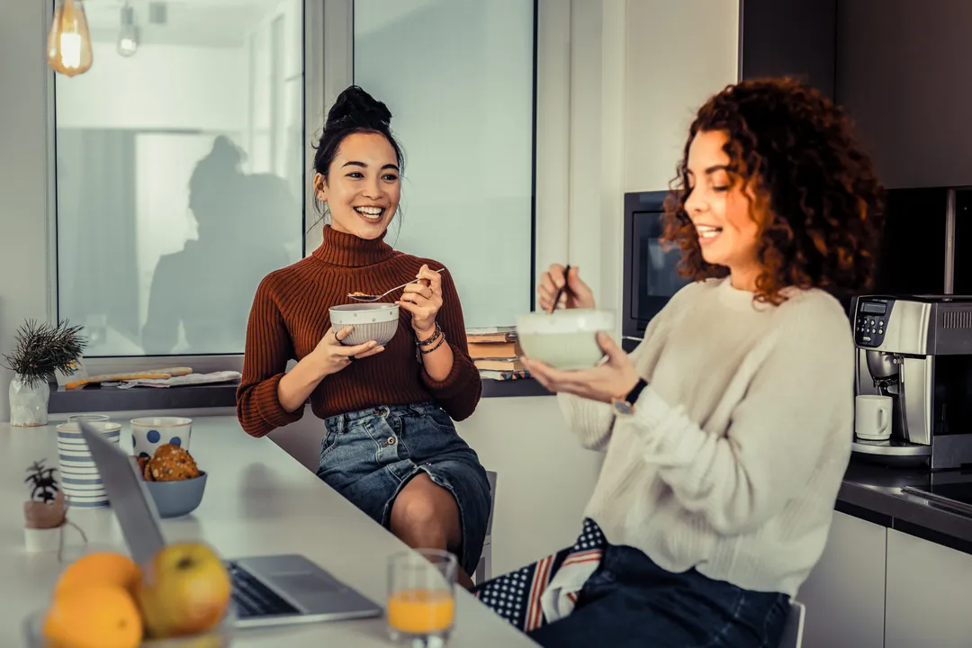 Doit-on déclarer à son assurance habitation, une personne hébergée à titre gratuit ?