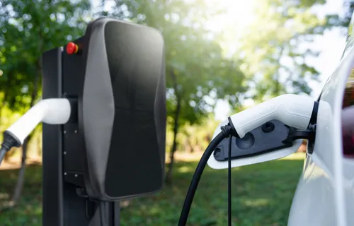 Jusqu’à 5 200 € d’aides pour passer à l’électrique en 2025