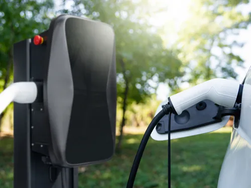 Jusqu’à 5 200 € d’aides pour passer à l’électrique en 2025