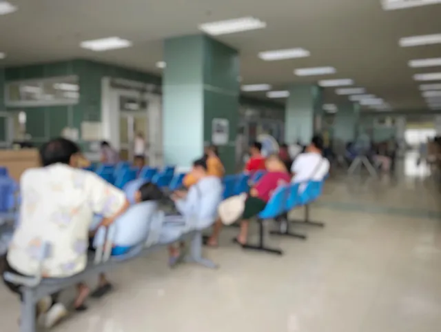 Urgences saturées : 40 % des passages pourraient avoir lieu ailleurs, quelles alternatives ?