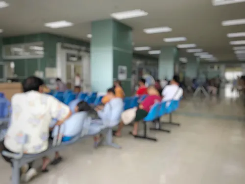 Urgences saturées : 40 % des passages pourraient avoir lieu ailleurs, quelles alternatives ?