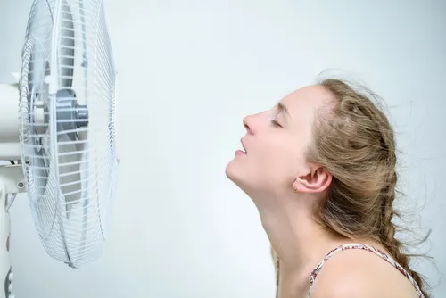 Rafraîchisseur d’air évaporatif : gadget ou vraie alternative à la climatisation pour l’été ?